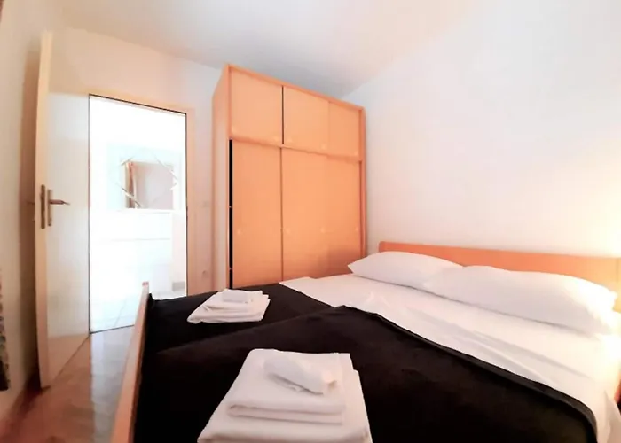 Lovely Vinko In Апартаменты Крк